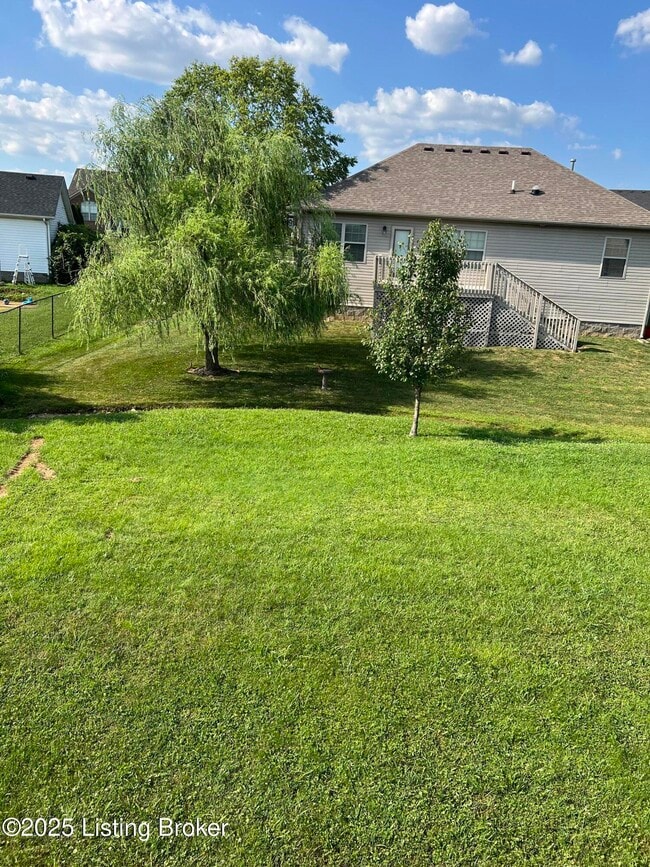Building Photo - 220 Meadowcrest Dr