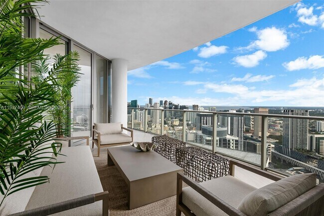 Building Photo - 851 NE 1st Ave