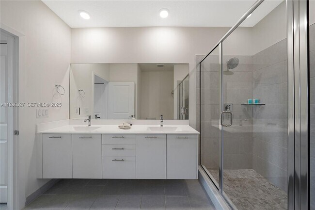 Building Photo - 8167 NW 41st St