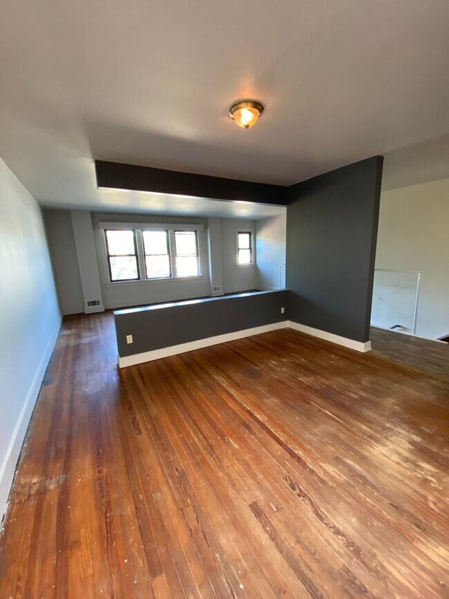 Building Photo - 1117 Broadway