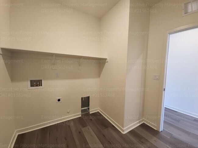 Building Photo - Newly constructed 3 bedroom/ 2 bathroom ho...