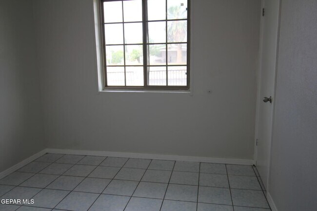 Building Photo - 906 Geronimo Dr