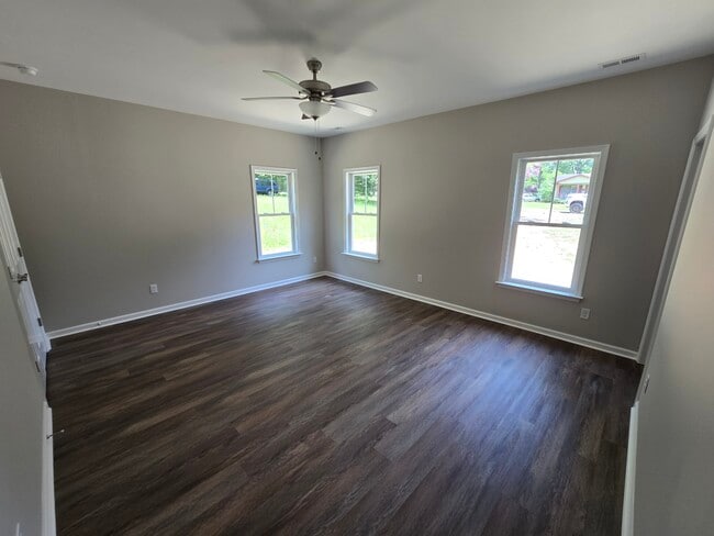 Building Photo - 814 Jackson Dr