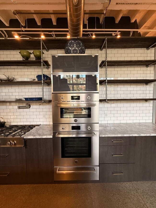 Building Photo - Fully Furnished!! Ready NOW! Sleek & Modern