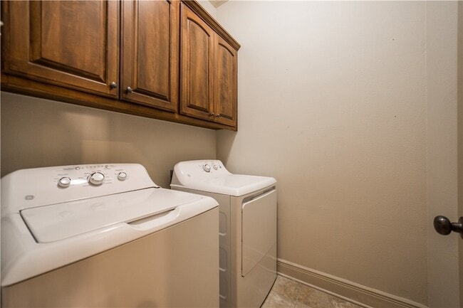 Building Photo - 3778 Prince Philipe St