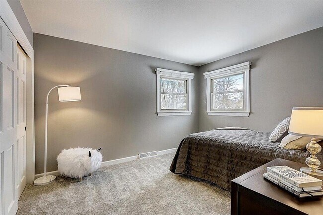 Building Photo - Updated Brookfield 4 bedroom home