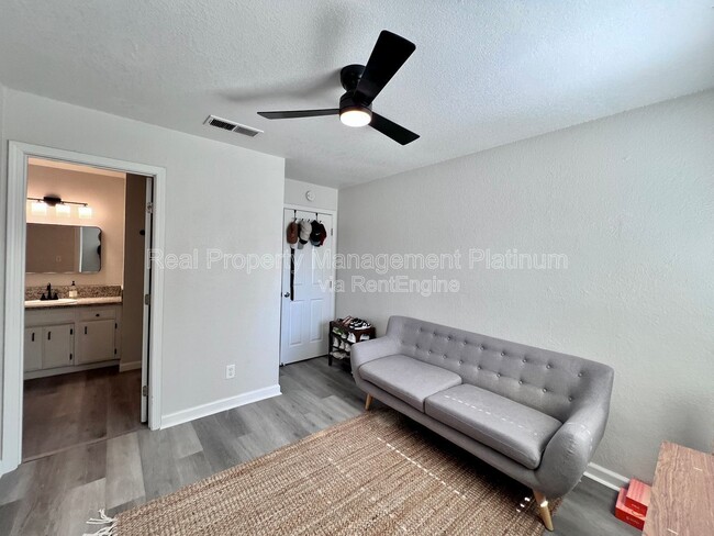 Building Photo - 4244 N Brix Ave