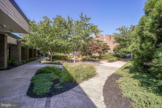 Building Photo - 4 S Van Dorn St