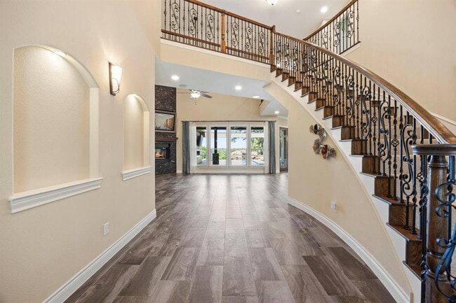 Building Photo - 2624 University Club Dr