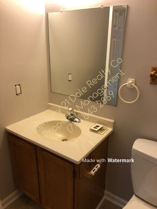 Building Photo - 3 BR, 1.5 Baths, 1 car garage Dover PA
