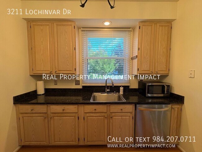 Building Photo - 3211 Lochinvar Dr