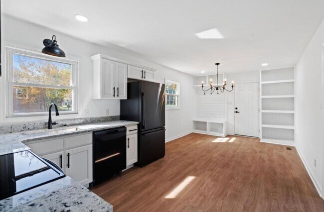 Building Photo - Well maintained 3 bedroom home!