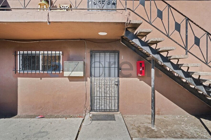 Building Photo - Unit 1