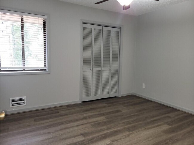 Building Photo - 2571 Rocky Springs Dr NE