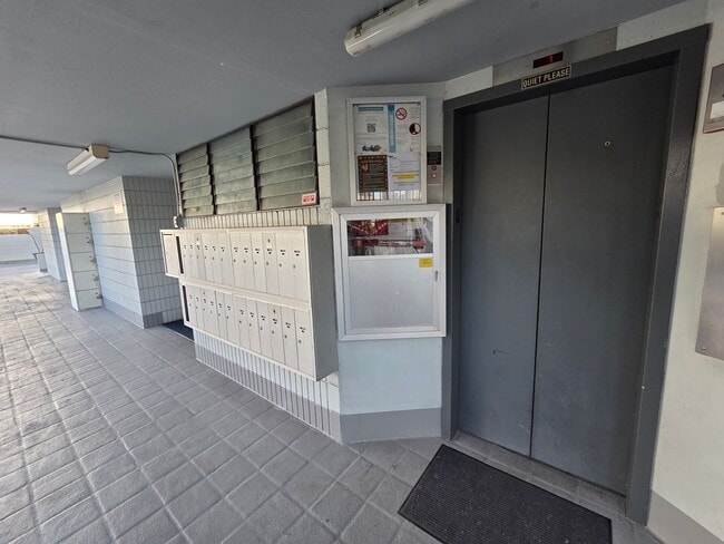 Building Photo - Charming 2 bed, 2 bath, with 1 secured covered parking stall and In-Unit Washer/Dryer. Available Now