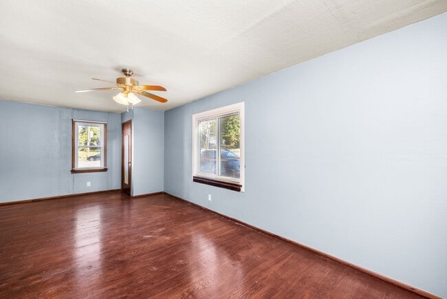 Building Photo - Spacious St. Ann Home with Large Detached ...