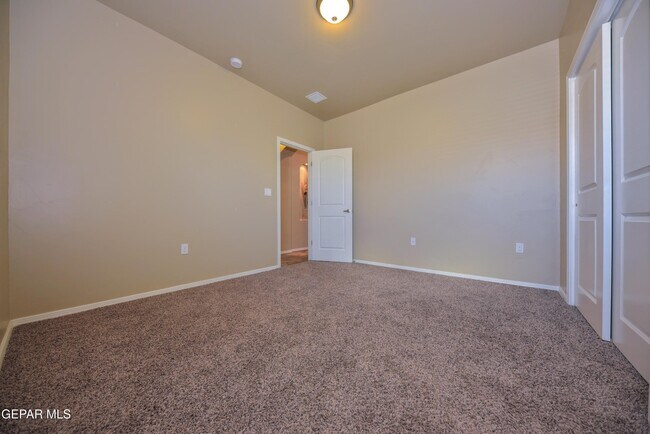 Building Photo - 270 Silver Hill