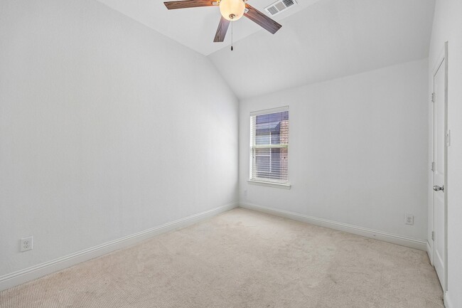 Building Photo - 808 Parkland Dr