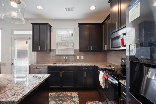 Building Photo - 2730 Kemp Ct