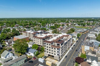 Building Photo - 272 Willow Ave