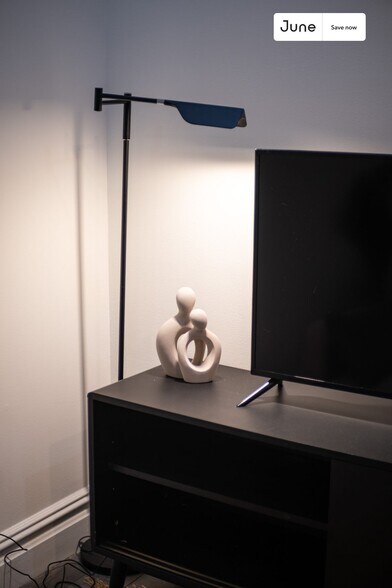 Building Photo - 826 9th Ave