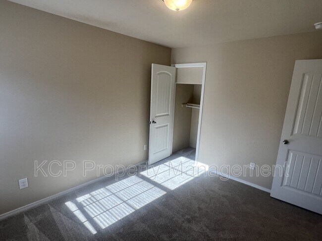 Building Photo - 615 Torrington Wy.
