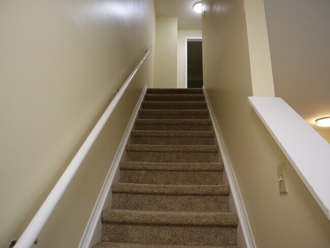 Building Photo - 951 Barclay Ln
