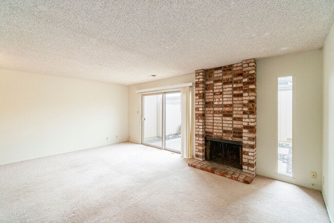 Building Photo - 3158 Phoenix Ln
