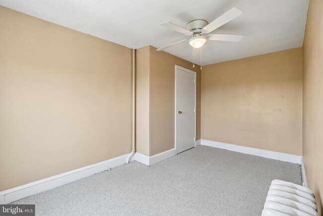 Building Photo - 206 Ripka St