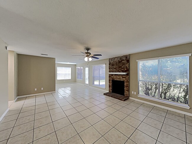 Building Photo - 8618 Fairfax Ave