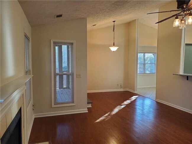 Building Photo - 3113 Waterford Ct