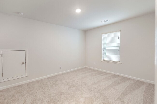 Building Photo - Gorgeous 4/3 w/ 2-Car Garage in New Hawthorne Station Subdivision in College Park!