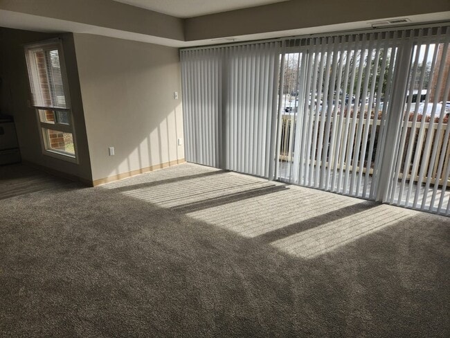 Building Photo - Spacious One Bedroom Apartment Home Availa...