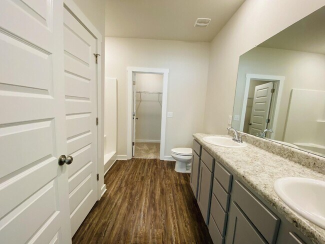 Building Photo - Charming 3-Bedroom Townhouse Retreat with 2 Full Baths in Madison – 1,500 Sq Ft of Spacious Living!"