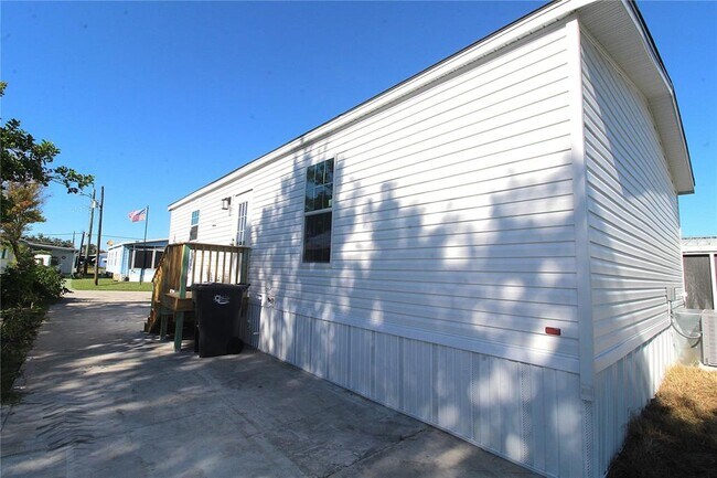 Building Photo - 4117 10th St Ct E