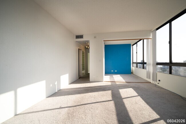 Building Photo - Luxury High-Rise Living on the 38th Floor