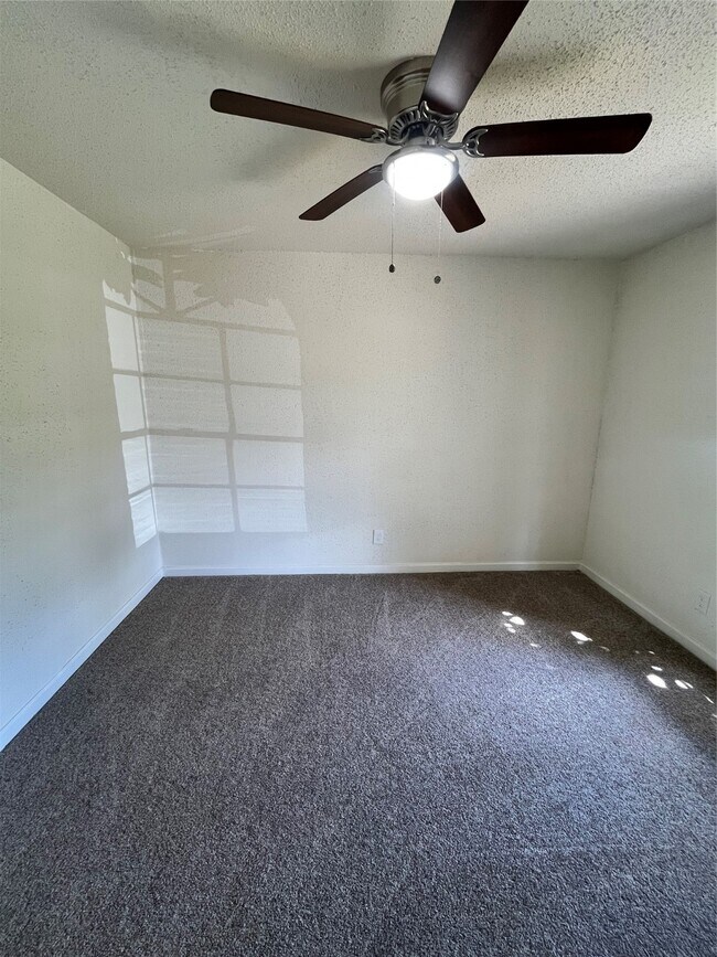 Building Photo - 12607 Sandy Hook Dr