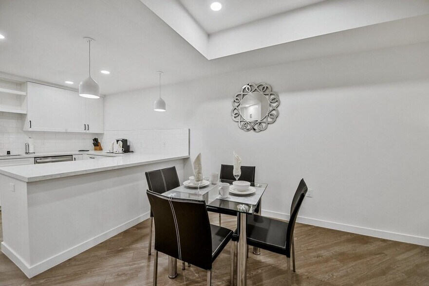 Building Photo - 375 Camino De La Reina