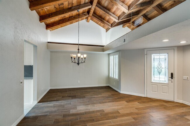 Building Photo - 14703 Le Grande Dr