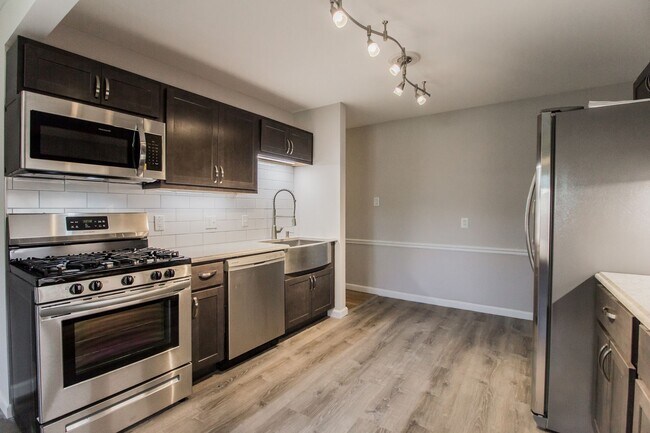 Building Photo - 2242 Zumbehl Rd