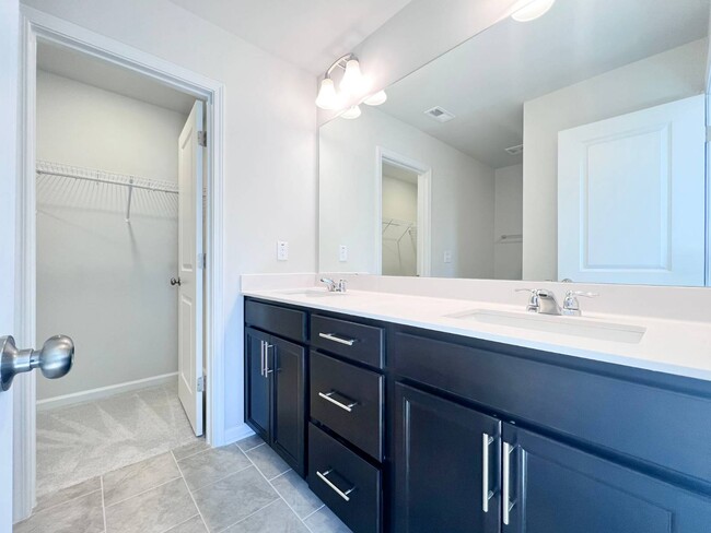 Building Photo - 1988 Rosedale Rdg Ave