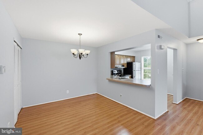 Building Photo - 321B Delancey Pl