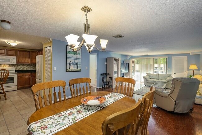 Building Photo - 8 9th St