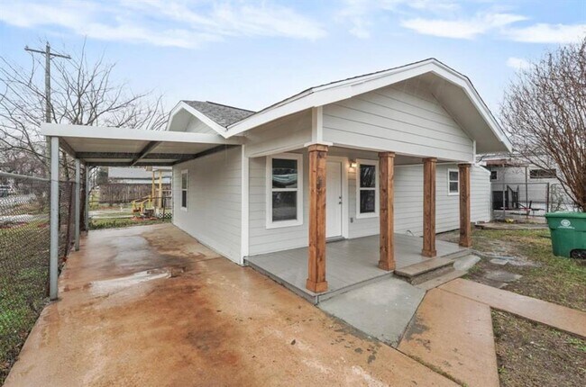 Primary Photo - 1301 Roosevelt St