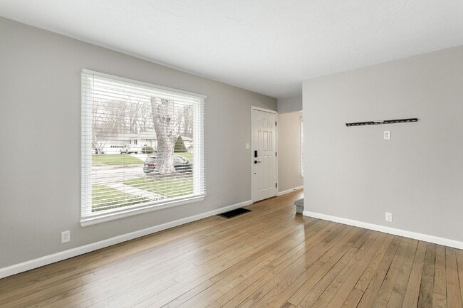 Building Photo - 410 W Angela Blvd