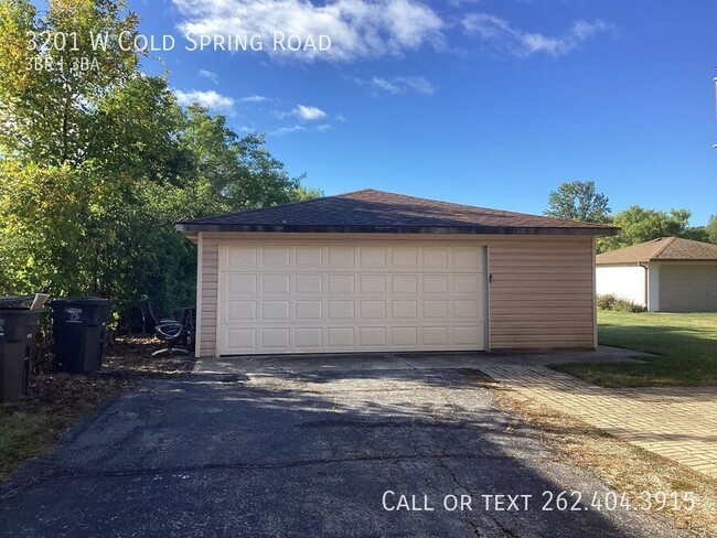 Building Photo - Three Bedroom Single Family Home