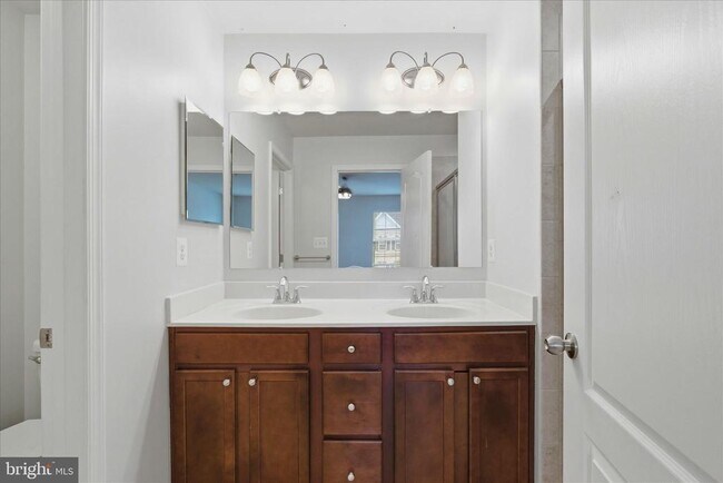 Building Photo - 5457 Spotswood Pl