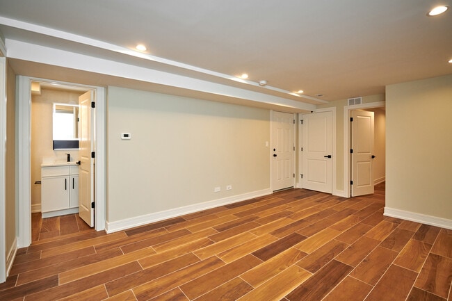 Building Photo - 5200 N Winthrop Ave