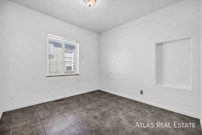 Building Photo - 853 Emeril Ave