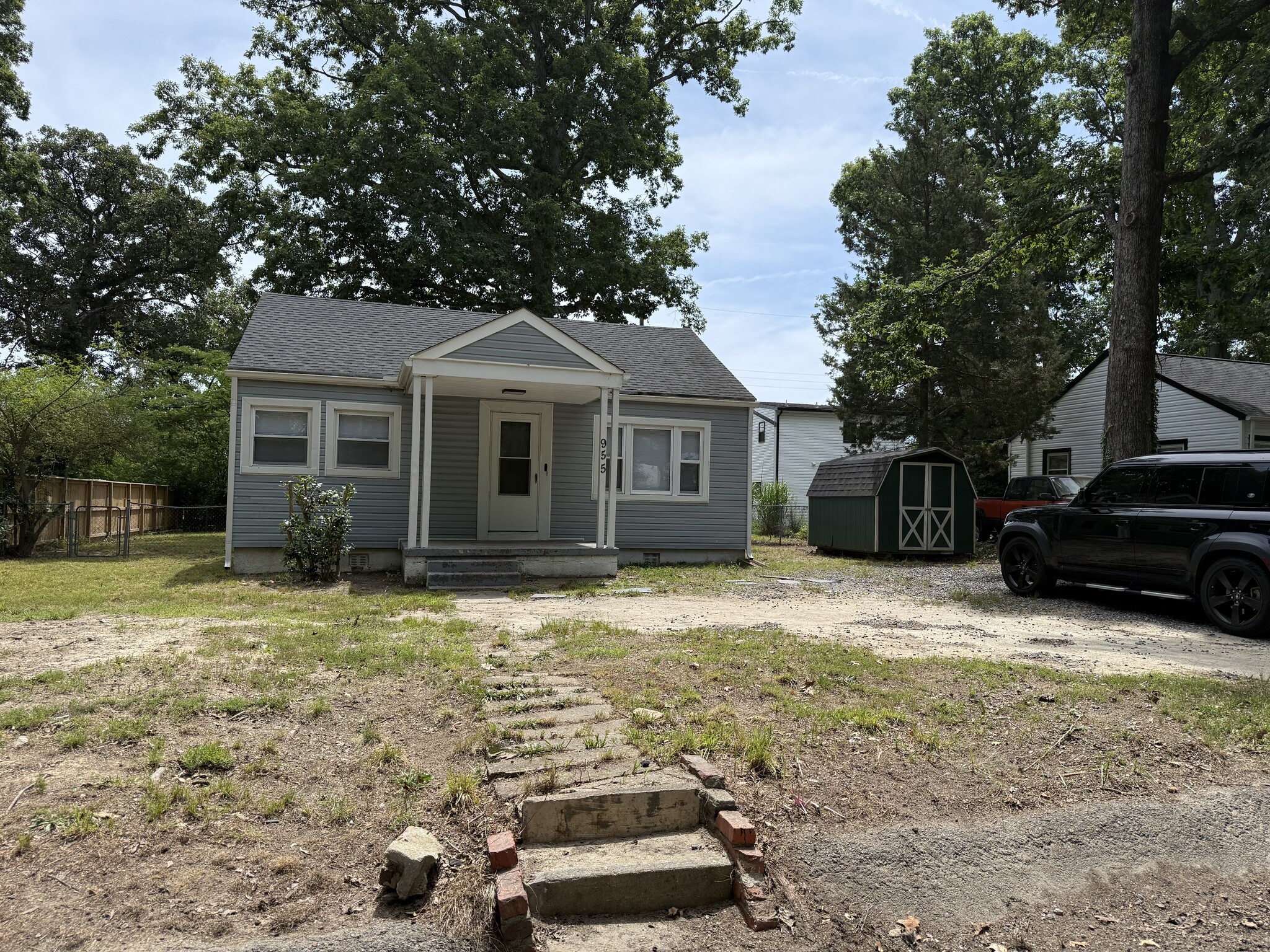 Building Photo - 955 Bradley Ln